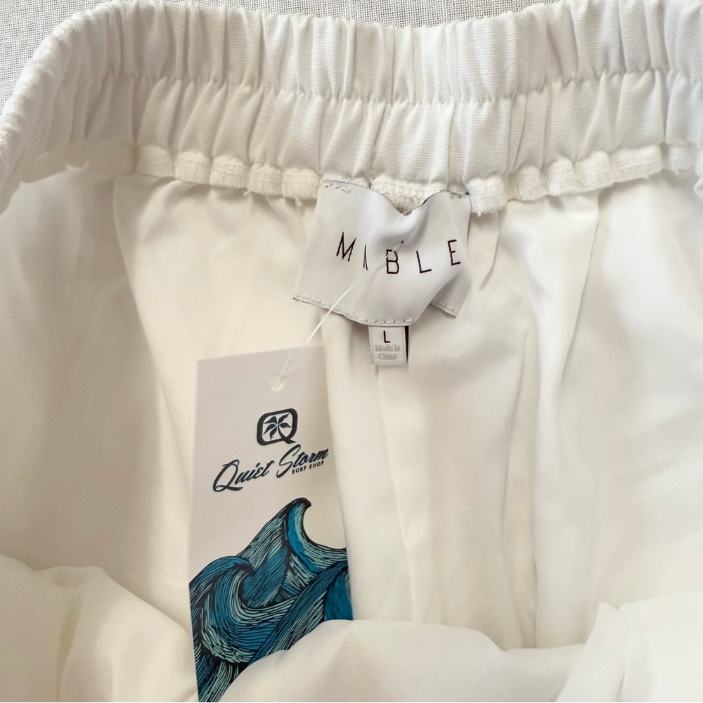 White High-Waist Embroidered Women’s Shorts with Beige Trim - Picture 6 of 9